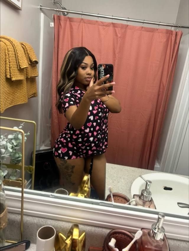 FRIENDS WITH BENEFITS NEEDED - Image 3